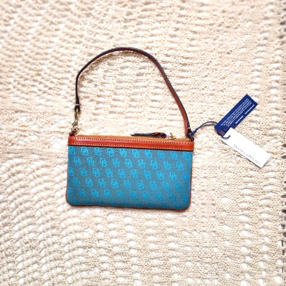Dooney & Bourke wallet/wristlet New with Tags! - Picture 2 of 8